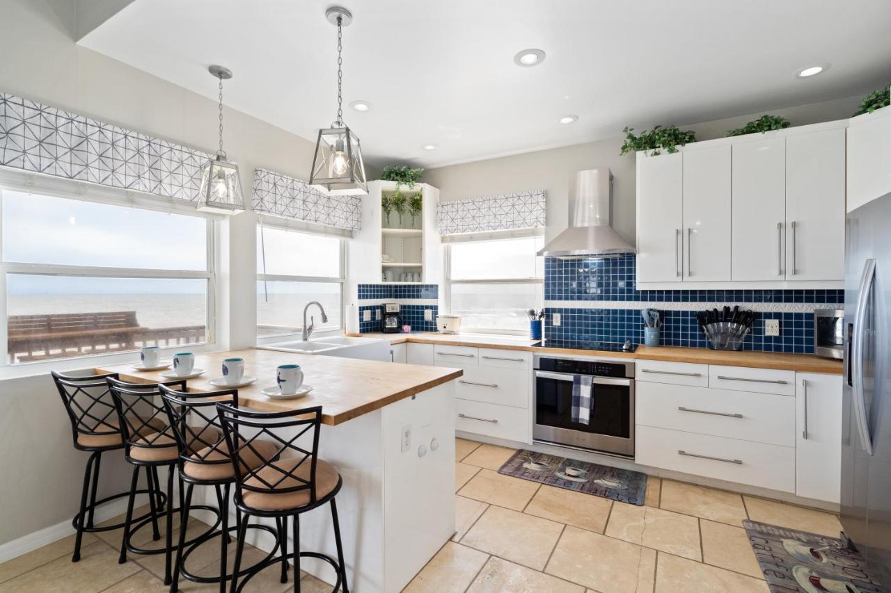 Marisol - Pet Friendly And Gulf Front! Enjoy The Large Deck With Amazing Views! Home Dauphin Island Kültér fotó